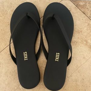 black sandal TEEKS